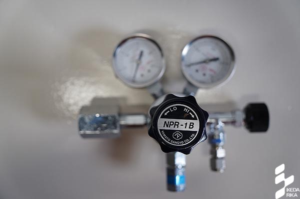 バランス式一段圧力調節器
